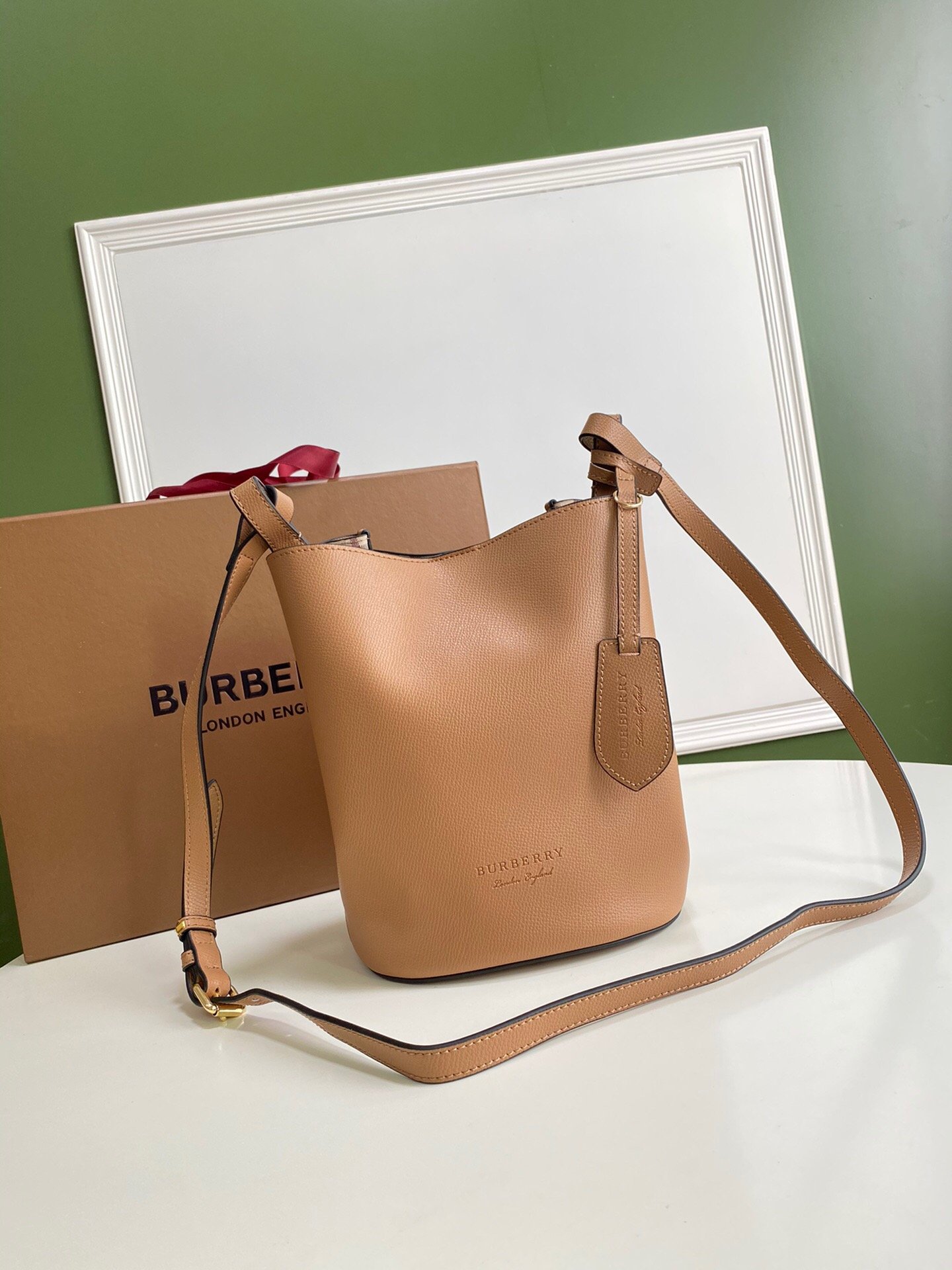 [BURBERRY] 버버리 헤이마켓 론 버킷백