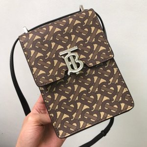 [Burberry] 모노그램 E-캔버스 로빈백