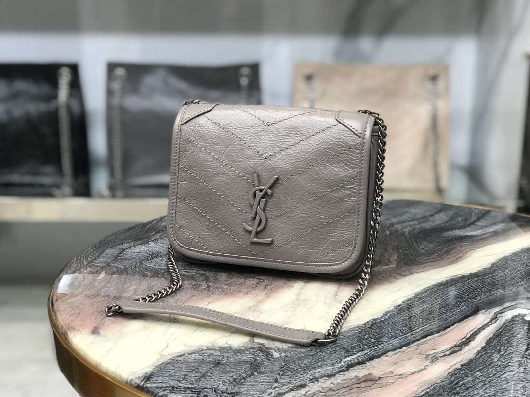 [YSL] 크링클드 퀼티드 가죽 미니 니키 체인백