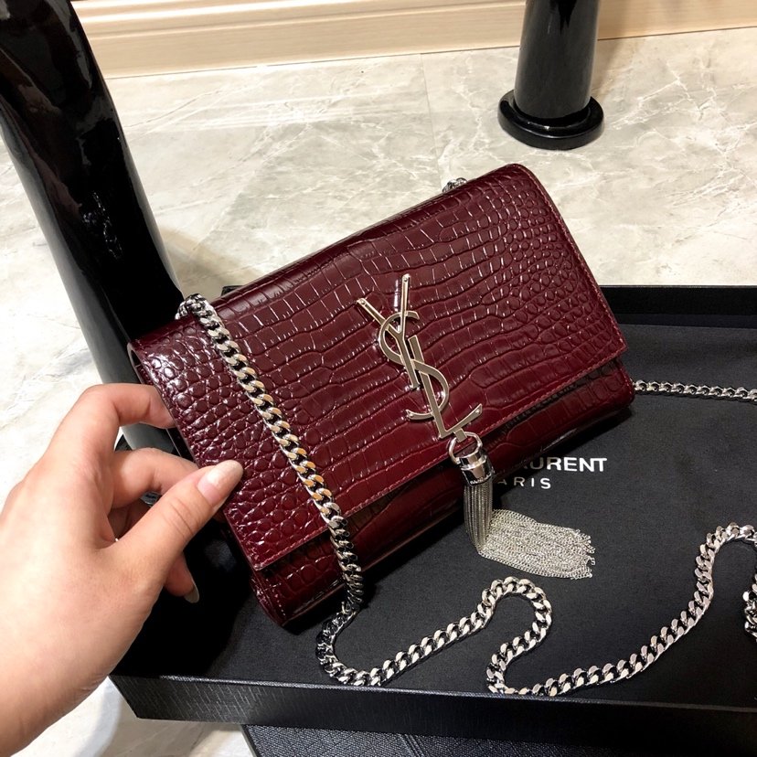 [YSL] 크로커다일 엠보스드 스몰 케이트 태슬 사첼백