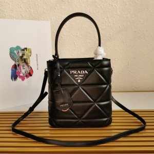 [PRADA] 파니에 퀼팅 가죽 버킷백