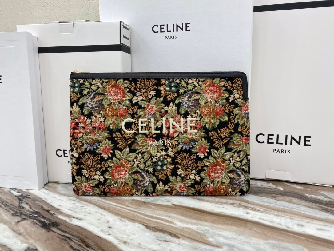 [CELINE] 라지 플라워 로고 자수 파우치