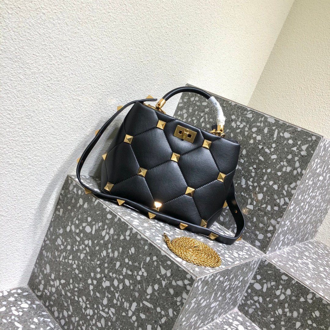 [VLTN] 미듐 로만 스터드 탑 핸들백