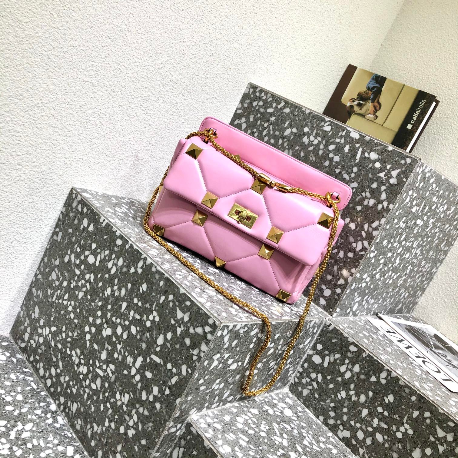 [VLTN] 라지 로만 스터드 숄더 체인백