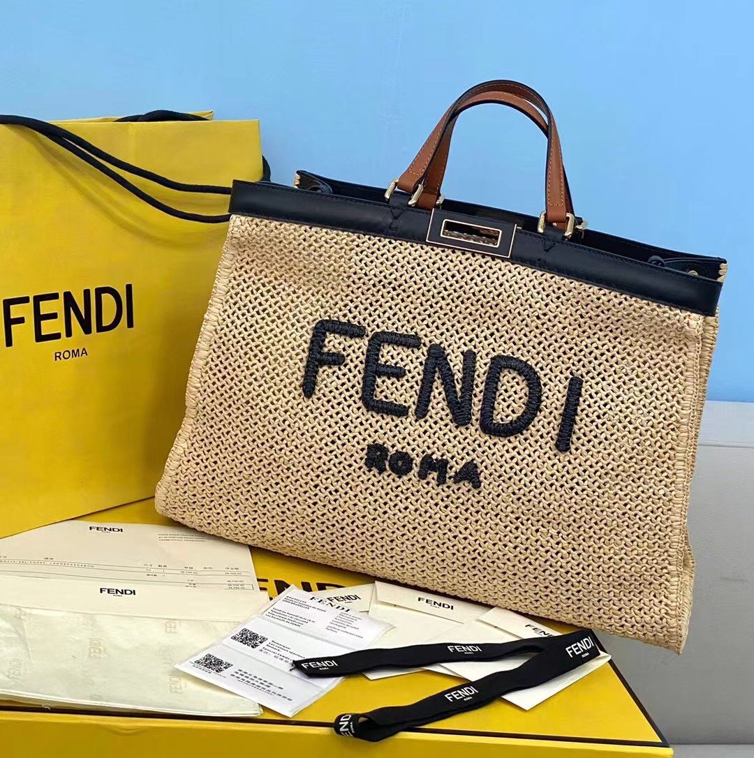 [FENDI] 피카부 X-tote 라피아