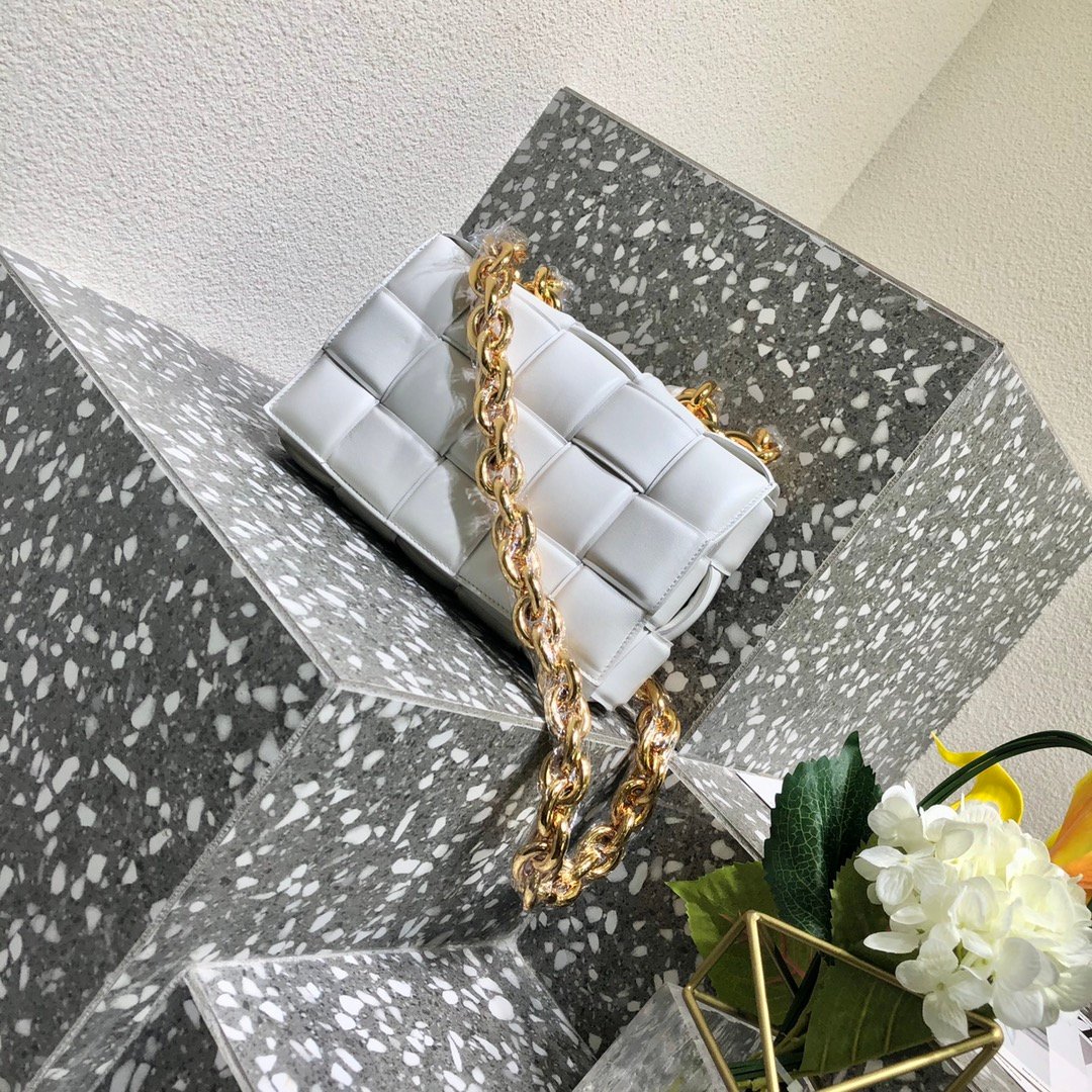 [BOTTEGA] 체인 패딩 카세트 백 - 전색상(상세 설명 확인)