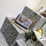 [BOTTEGA] 스웨이드 체인 패딩 카세트 백 - 전색상(상세 설명 확인)