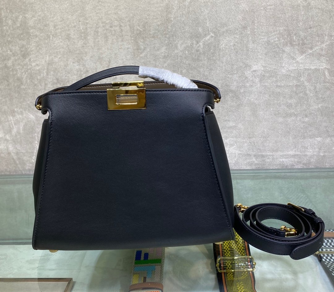 [FENDI] 피카부 아이코닉 에센셜리