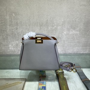[FENDI] 피카부 아이코닉 에센셜리
