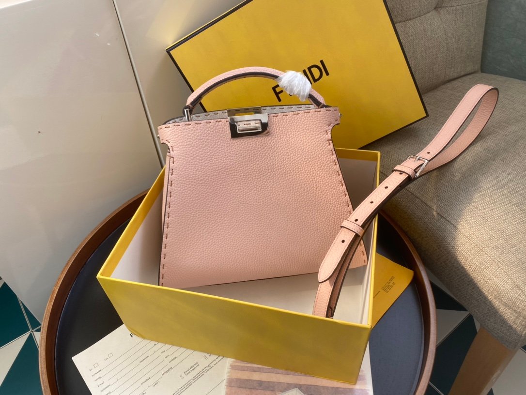 [FENDI] 피카부 아이코닉 에센셜리 셀러리아 백