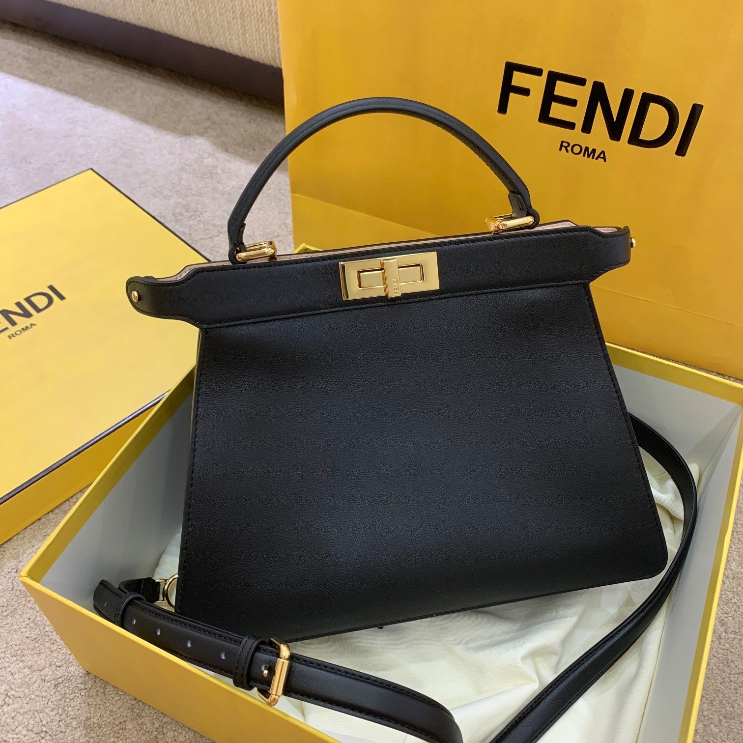 [FENDI] 피카부 I SEE U 미디엄
