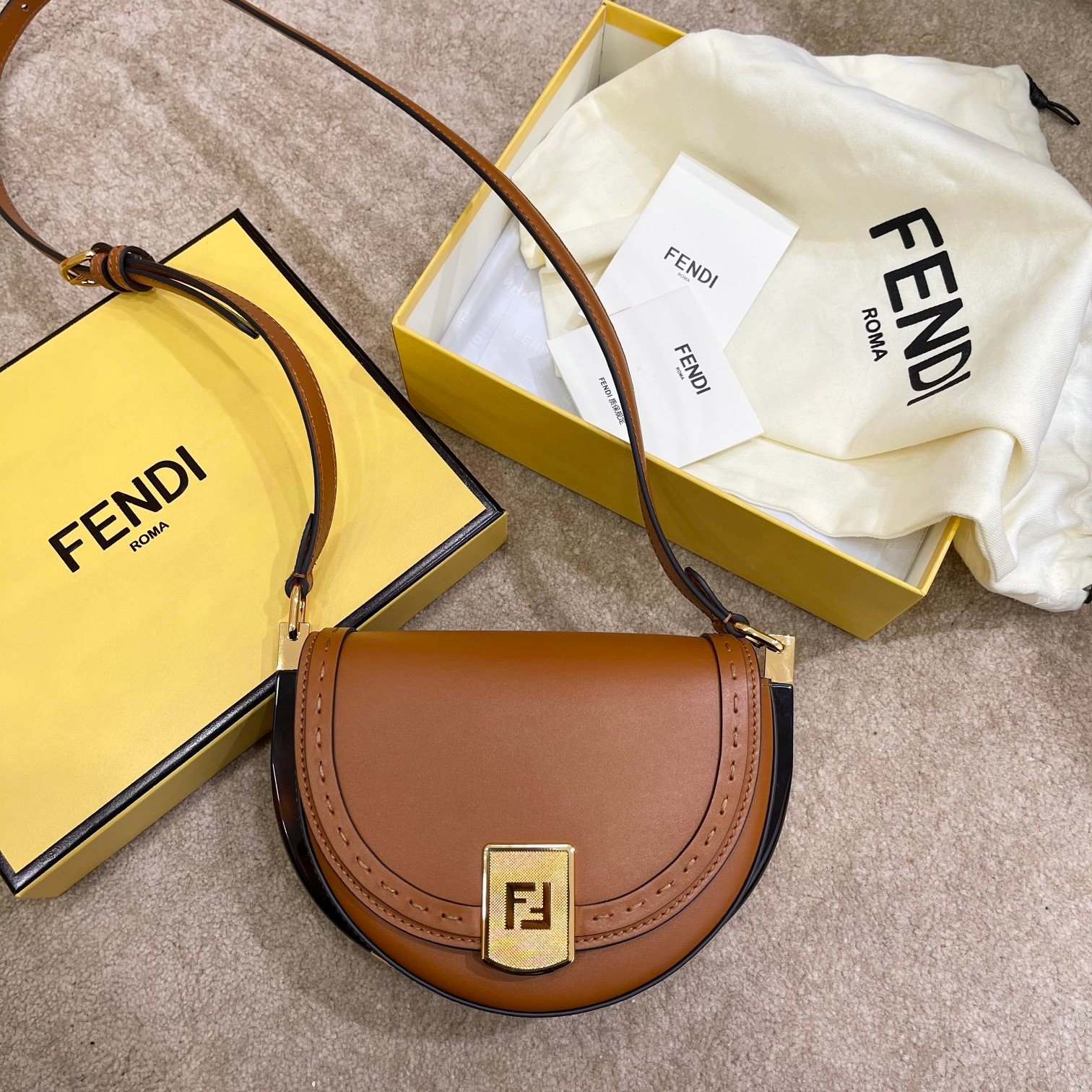 [FENDI] 문라이트