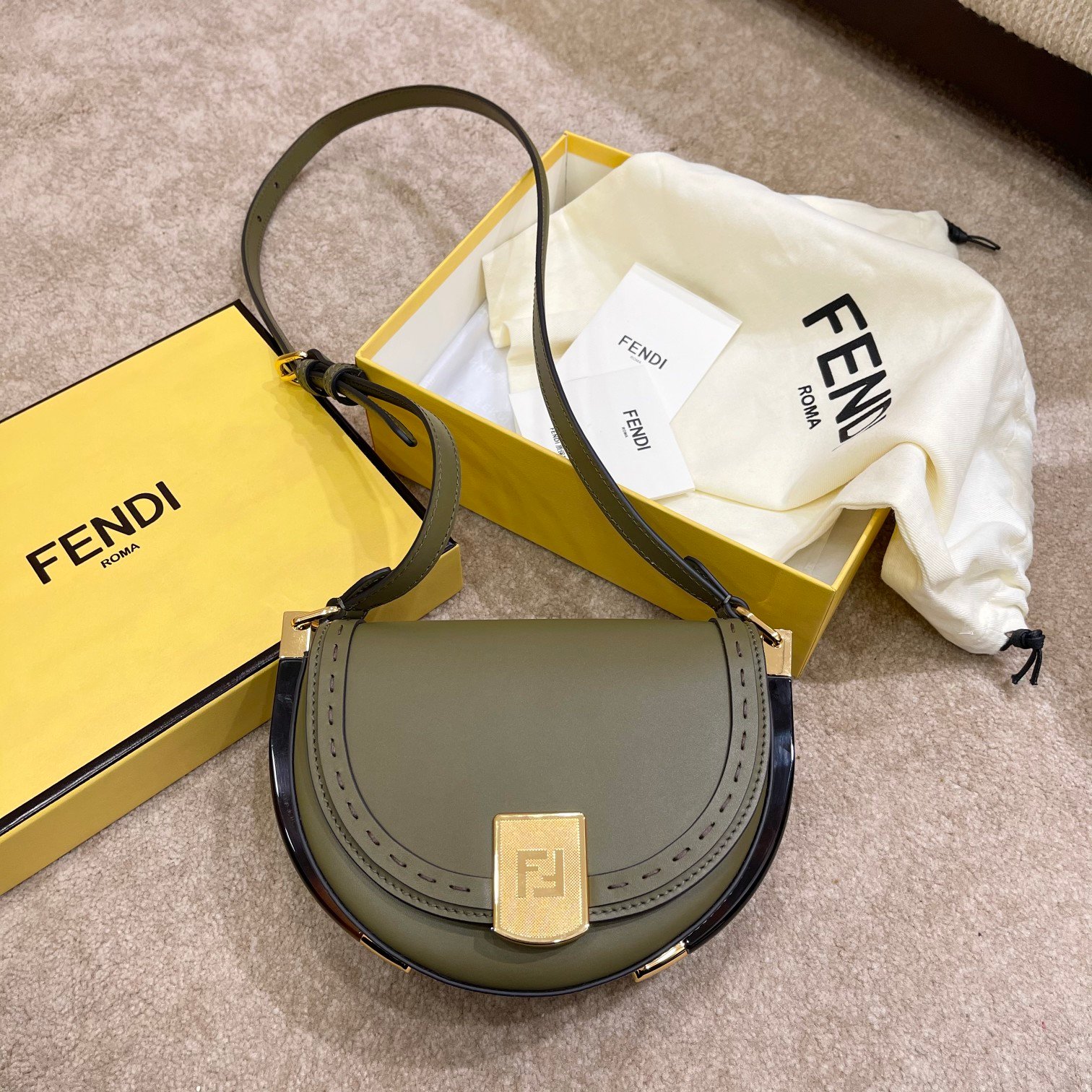 [FENDI] 문라이트
