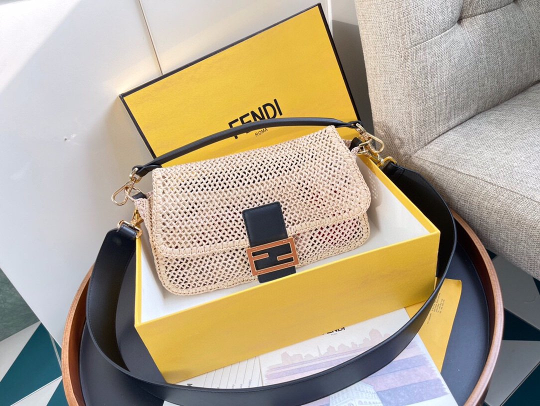 [FENDI] 바게트 라피아
