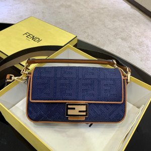 [FENDI] 바게트 캔버스 미디엄
