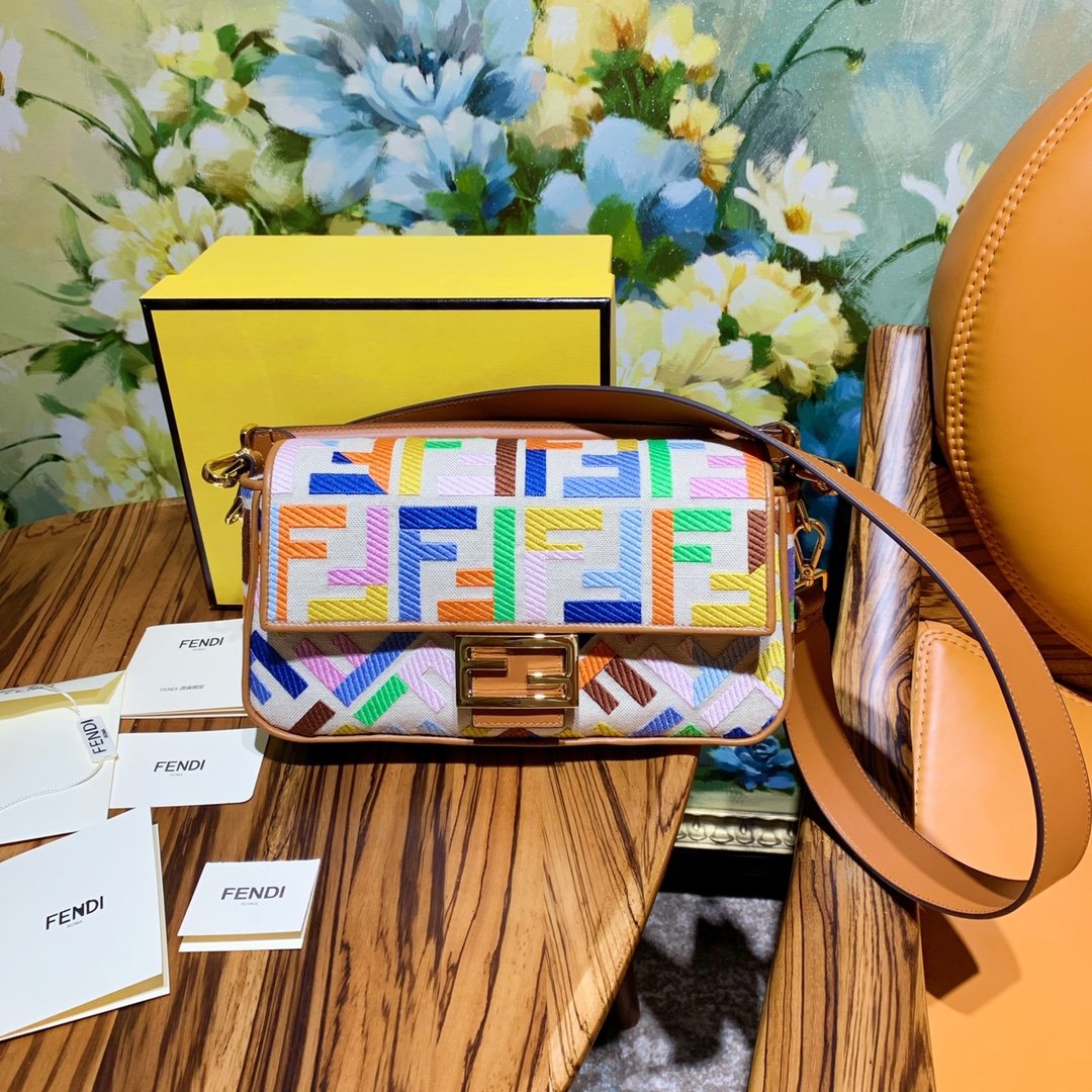 [FENDI] 바게트 캔버스 미디엄 멀티컬러