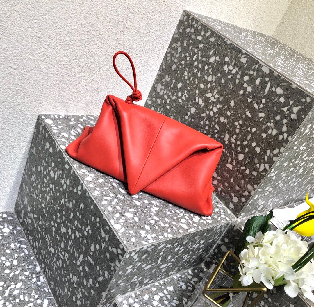 [BOTTEGA] 트라이앵글 클러치 백