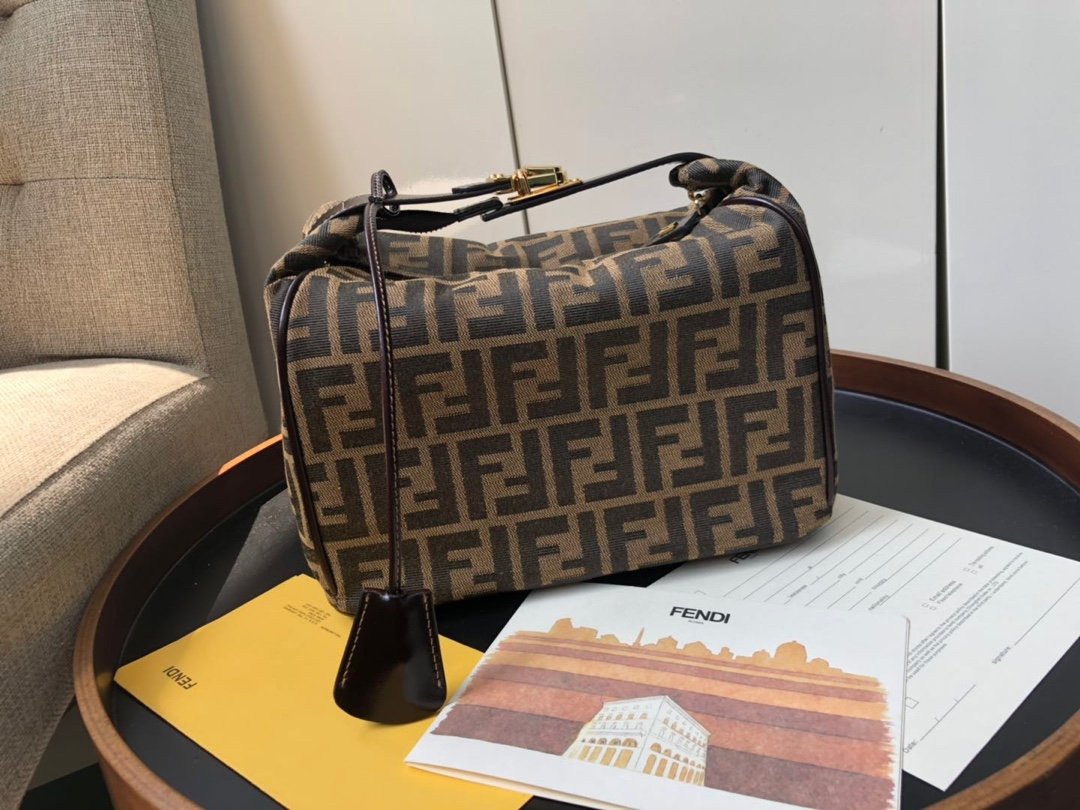 [FENDI] 펜디 빈티지 주카 토트