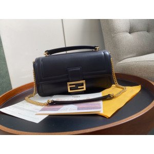 [FENDI] 나파가죽 바게트 체인백