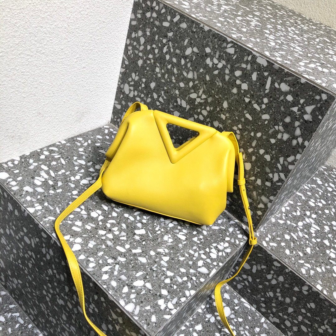 [BOTTEGA] 스몰 포인트 탑 핸들 백