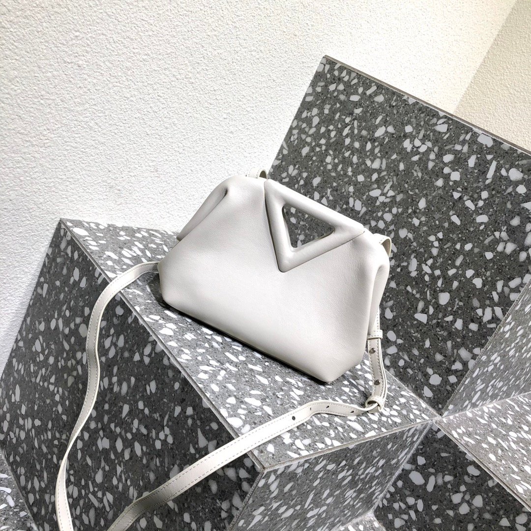 [BOTTEGA] 스몰 포인트 탑 핸들 백