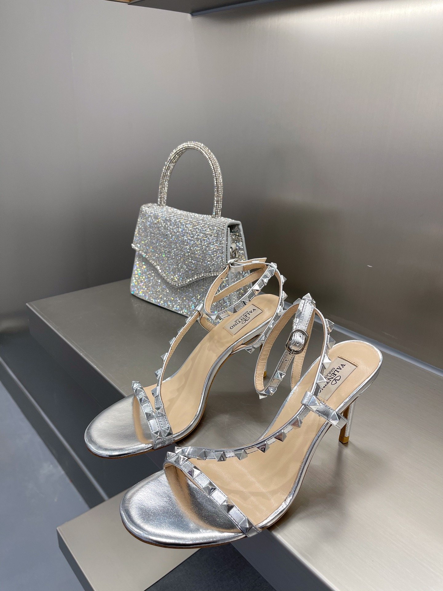 [VALENTINO] 락스터드 샌들 힐 -3색상