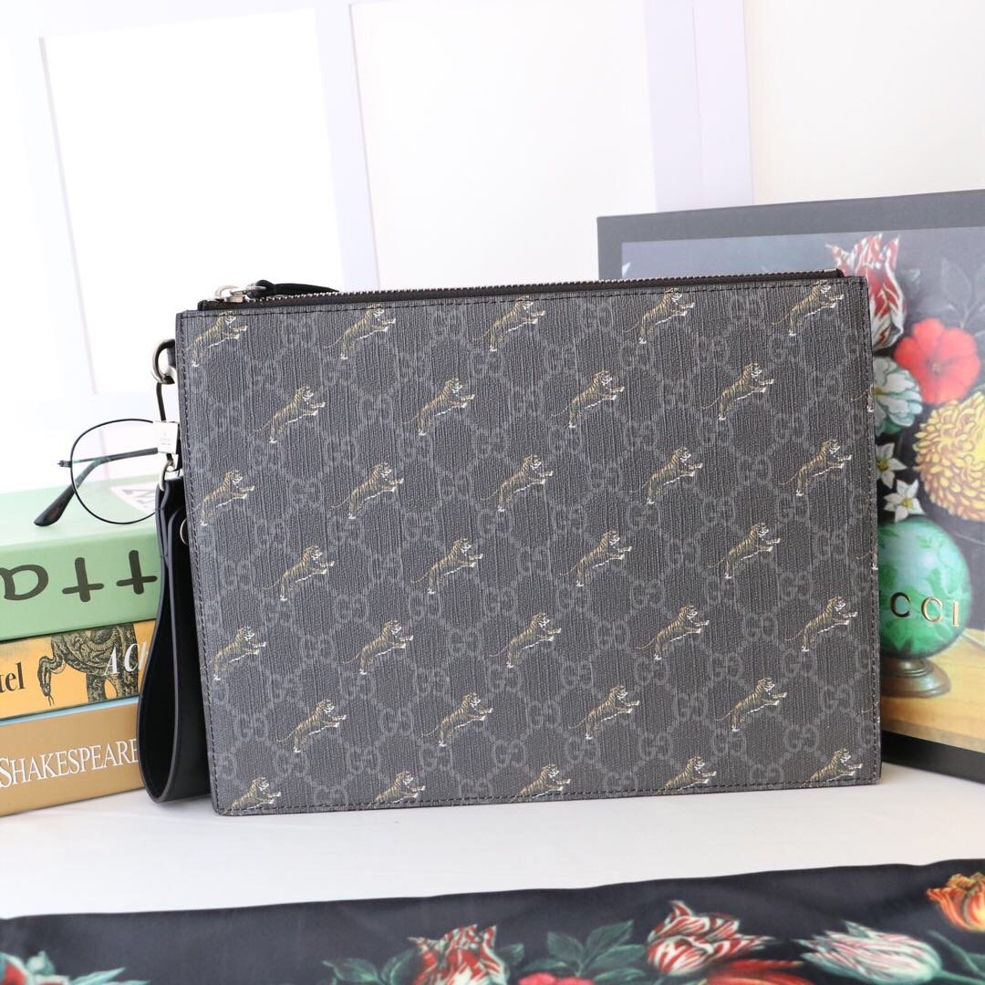 [GUCCI] 구찌 타이거 프린트 클러치