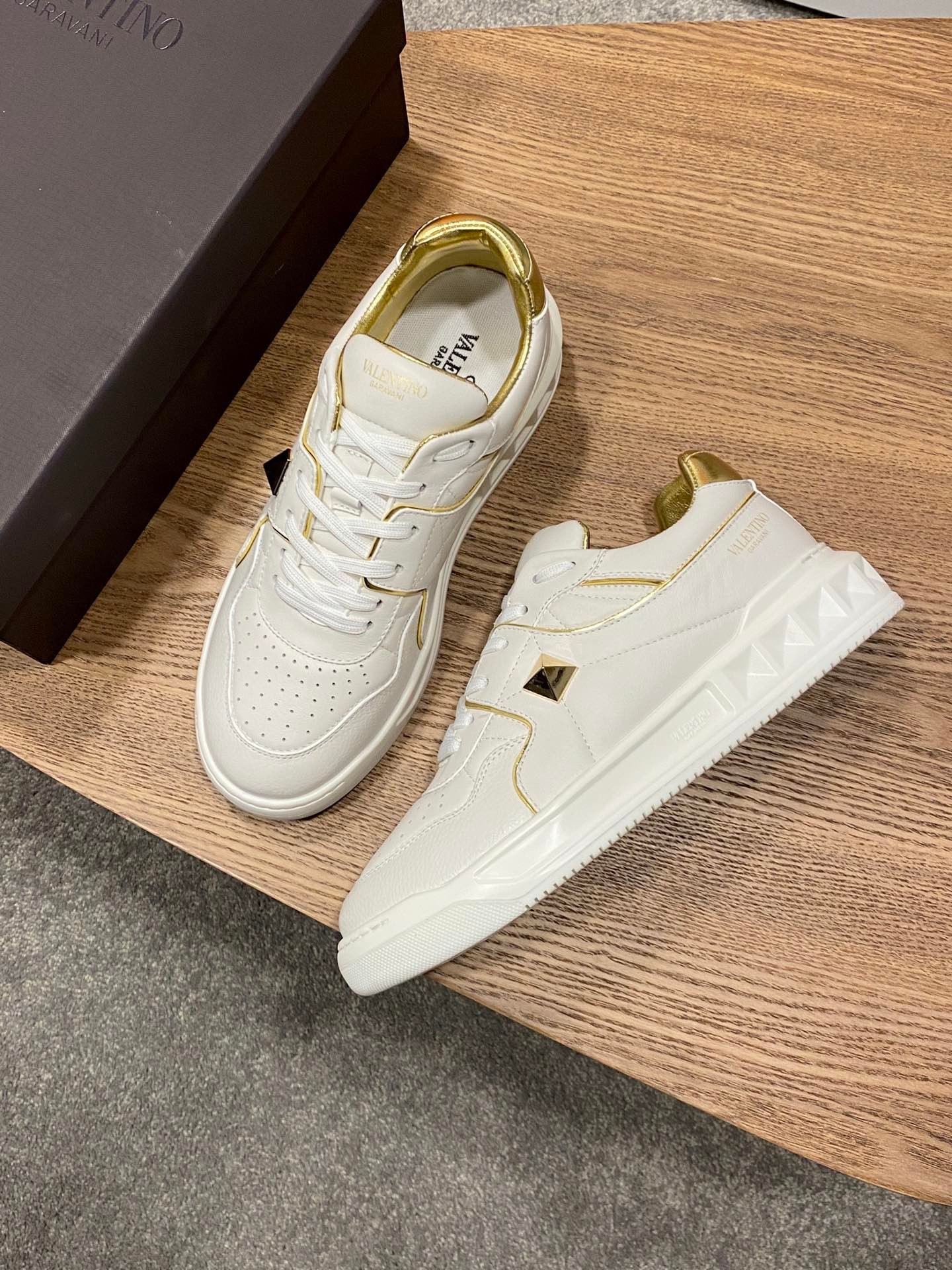 [VALENTINO/SA급] ONE STUD 원스터드 로우탑 스니커즈