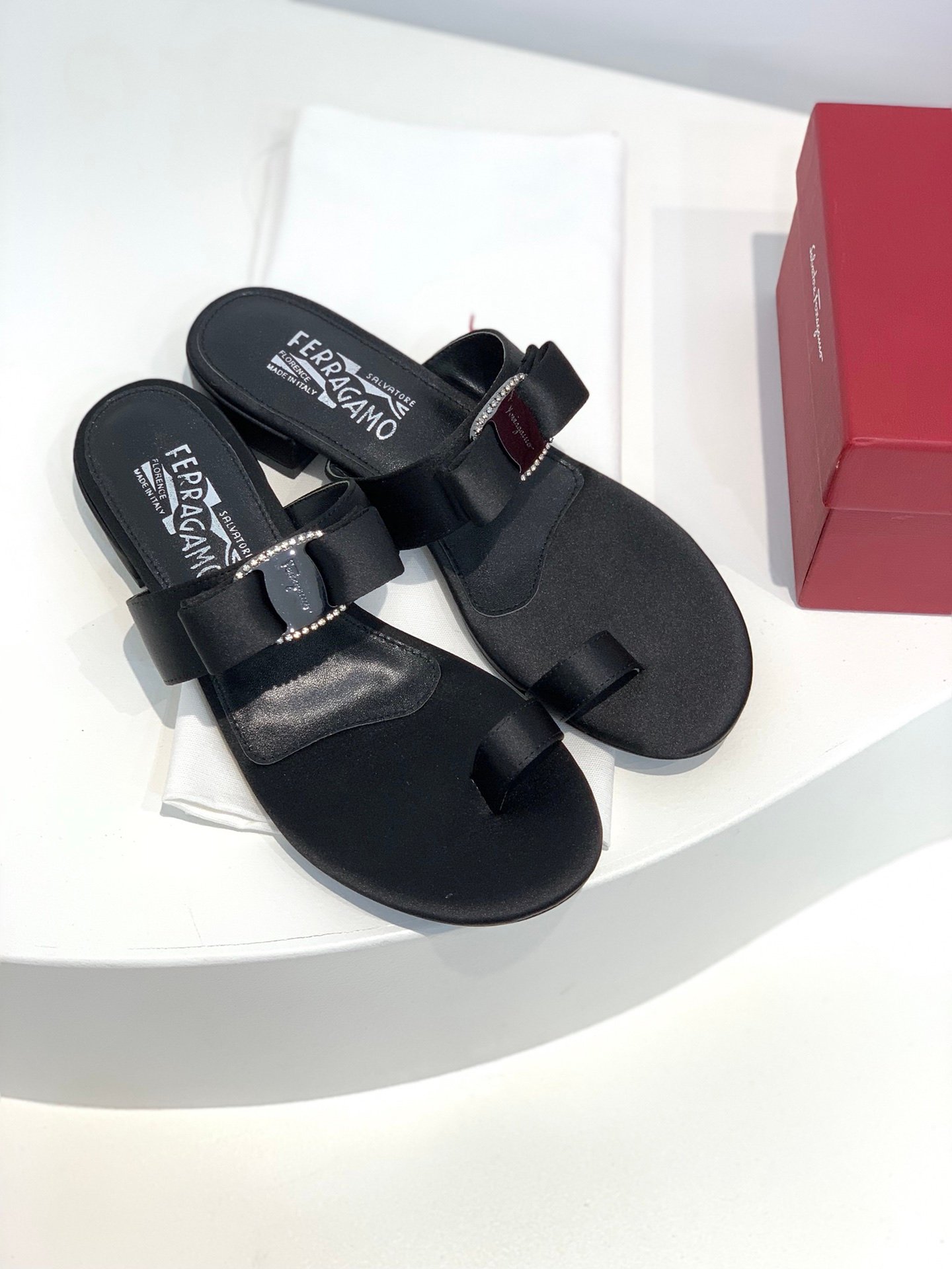 [Salvatore Ferragamo] 플랫 뮬 -2색상