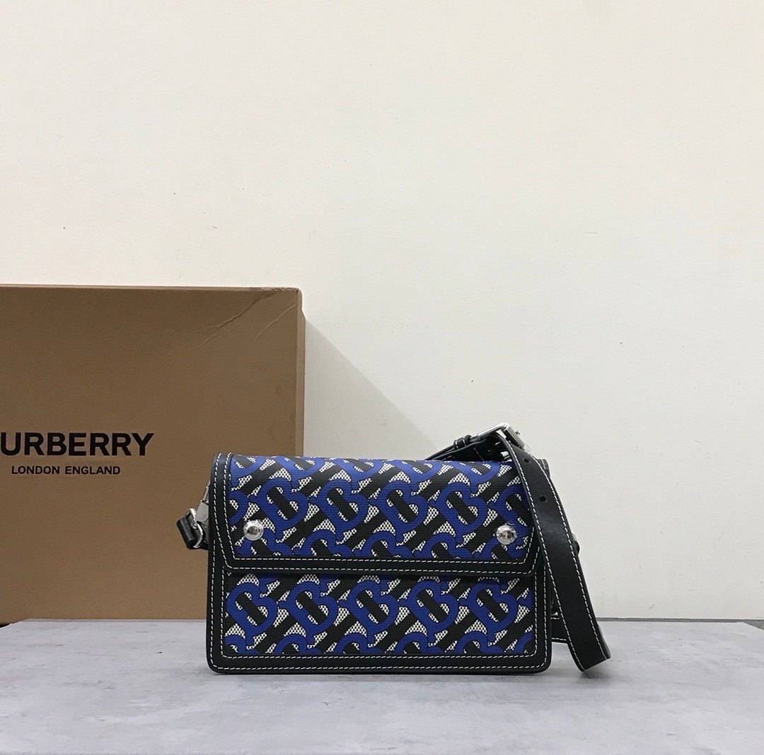 [BURBERRY] 모노그램 프린트 크로스바디백