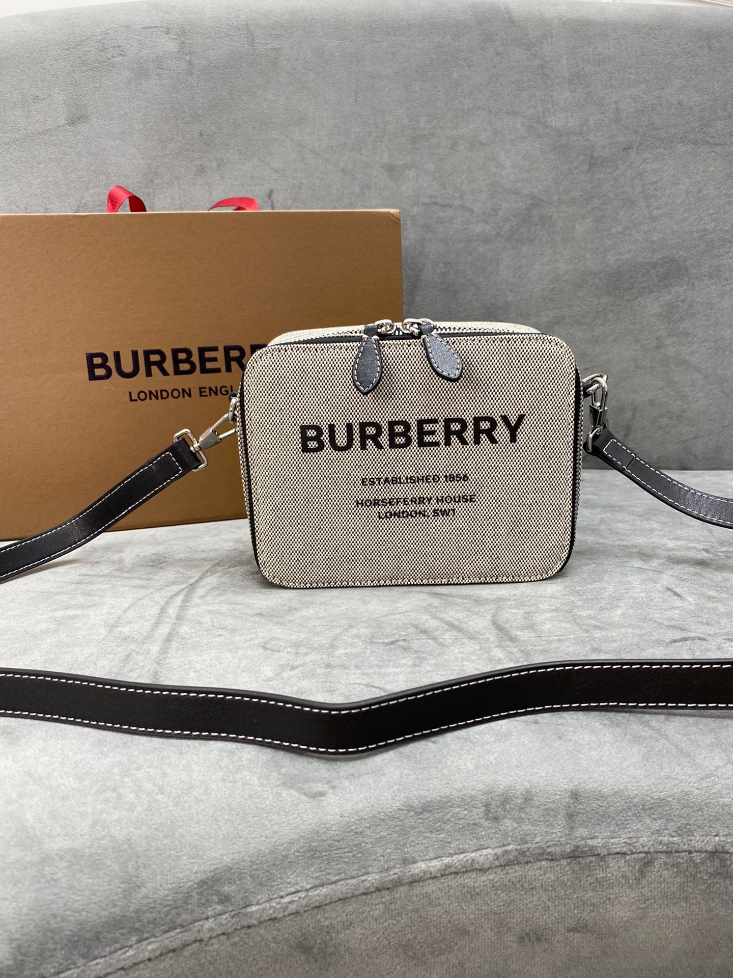 [BURBERRY] 호스페리 프린트 캔버스 크로스바디백
