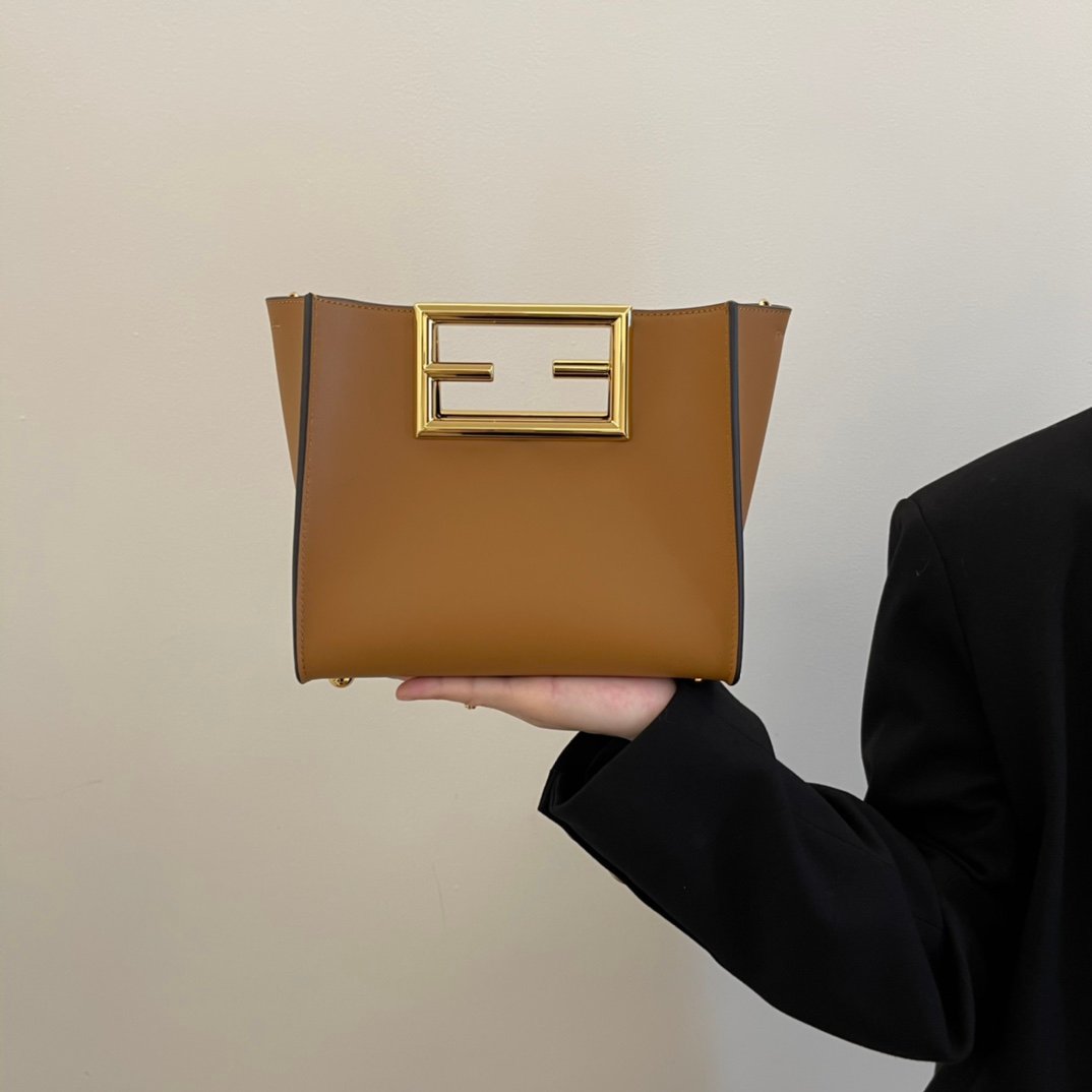 [FENDI] 스몰 웨이백