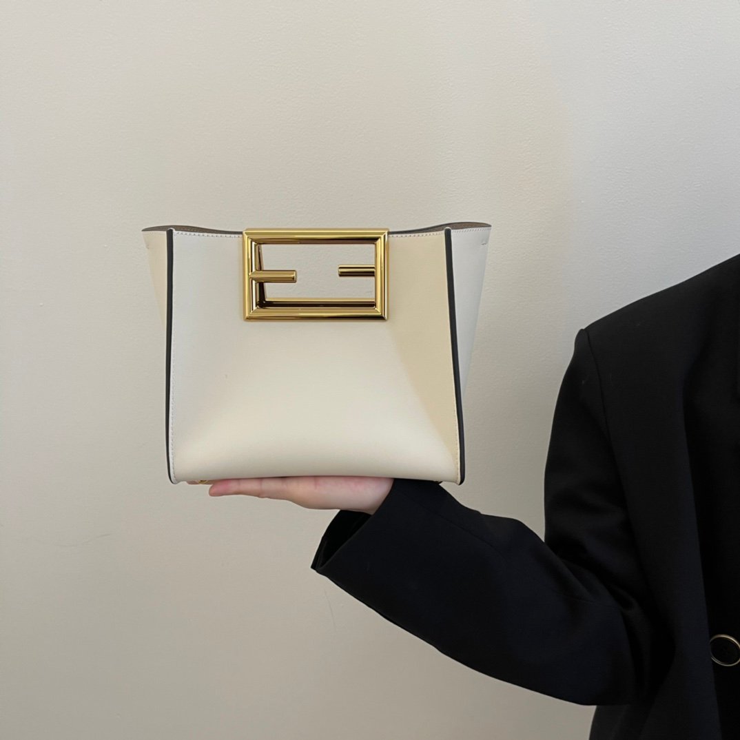 [FENDI] 스몰 웨이백