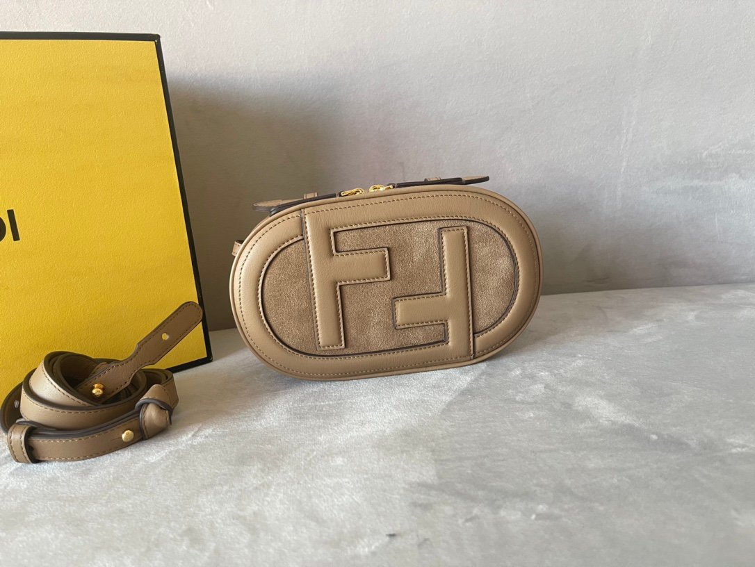 [FENDI] 펜디 미니 카메라 케이스백