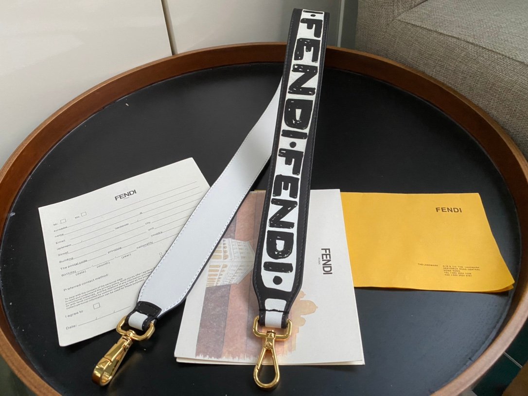 [FENDI] 펜디 FF로고 스트랩 레더