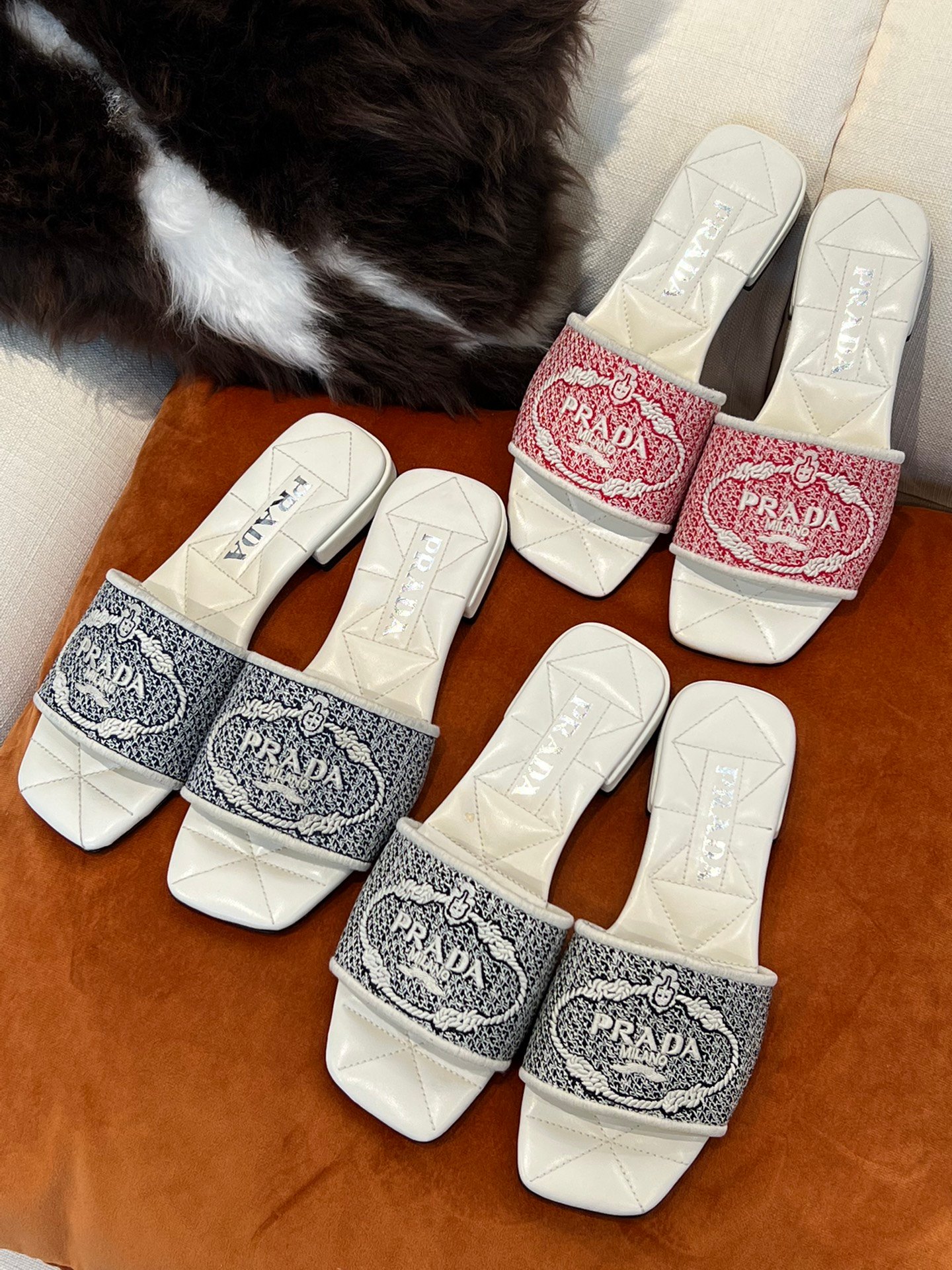 [PRADA] 프라다 로고 자수 뮬