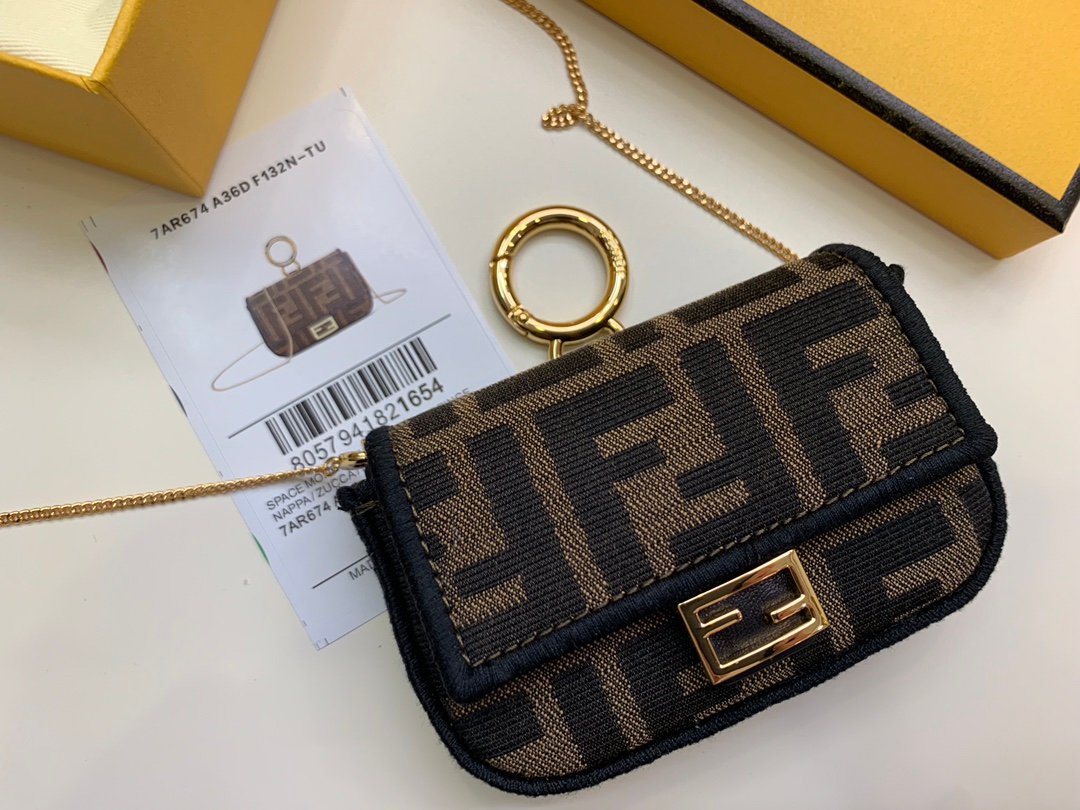 [FENDI] 나노 바게트 참