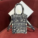 [DIOR/OC] 북토트 미니 휴대폰백/핸드폰백