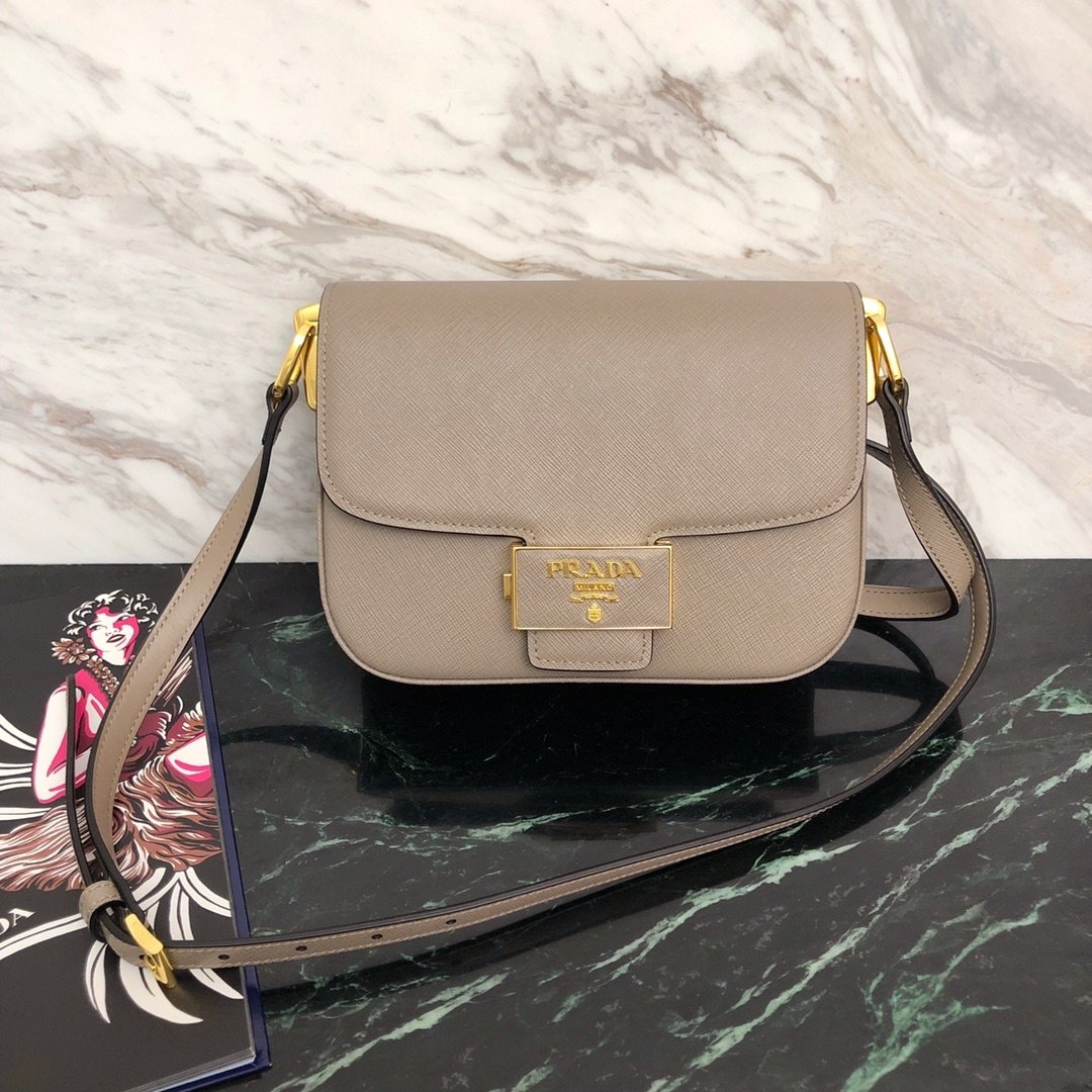 [PRADA/블랙프레임] 프라다 엠블럼 사피아노 숄더백