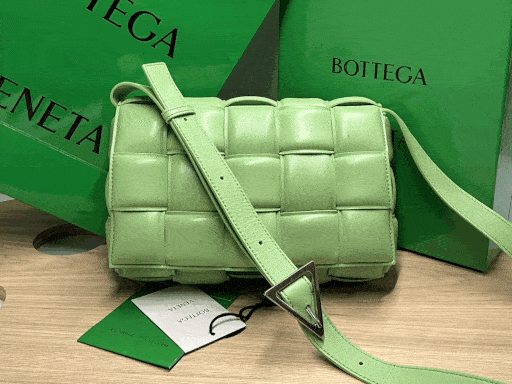 [BOTTEGA VENETA/JING] 패딩 패디드 카세트백