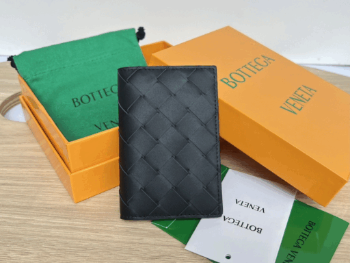 [BOTTEGA VENETA/JING] 인트레치아토 플랩 카드지갑