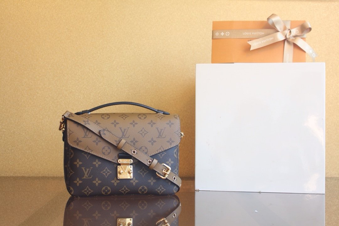 [LV/황벽-Yellowwall] 리버스 모노그램 포쉐트메티스 백