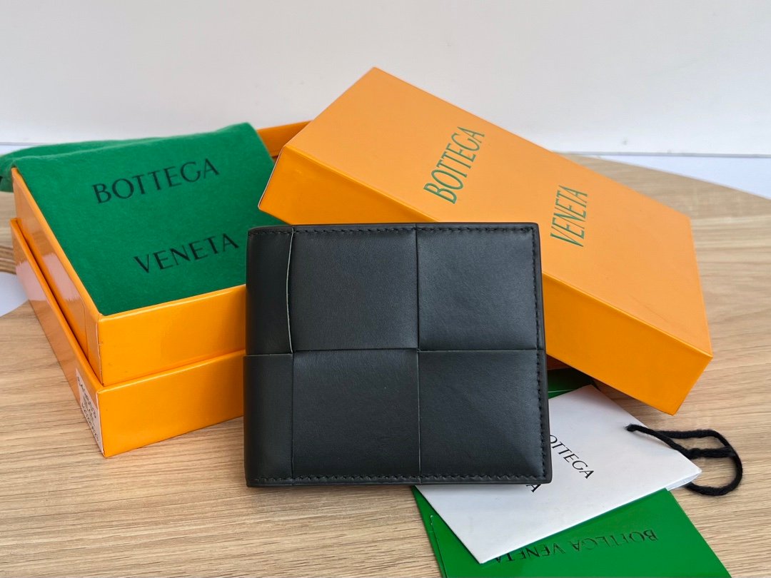 [BOTTEGA VENETA/JING] 맥시 인트레치아토 플랩 반지갑 -다크모스