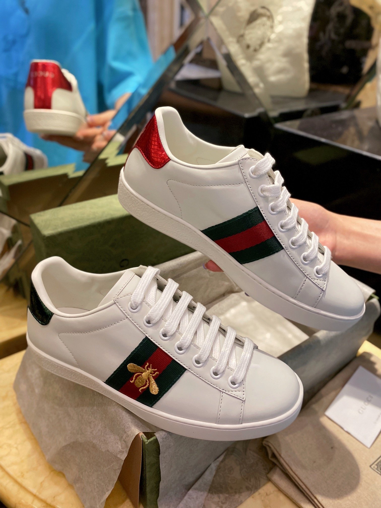 [구찌/HELLO(해피계열)] ACE 에이스 꿀벌 자수 스니커즈