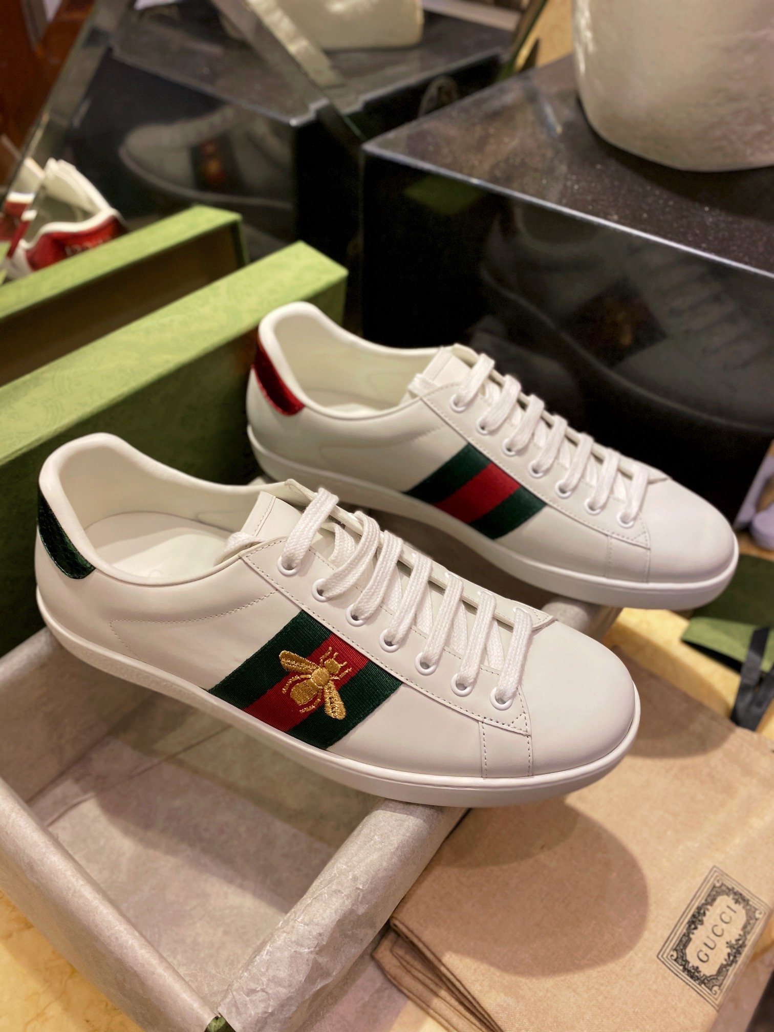 [구찌/HELLO(해피계열)] ACE 에이스 꿀벌 자수 스니커즈