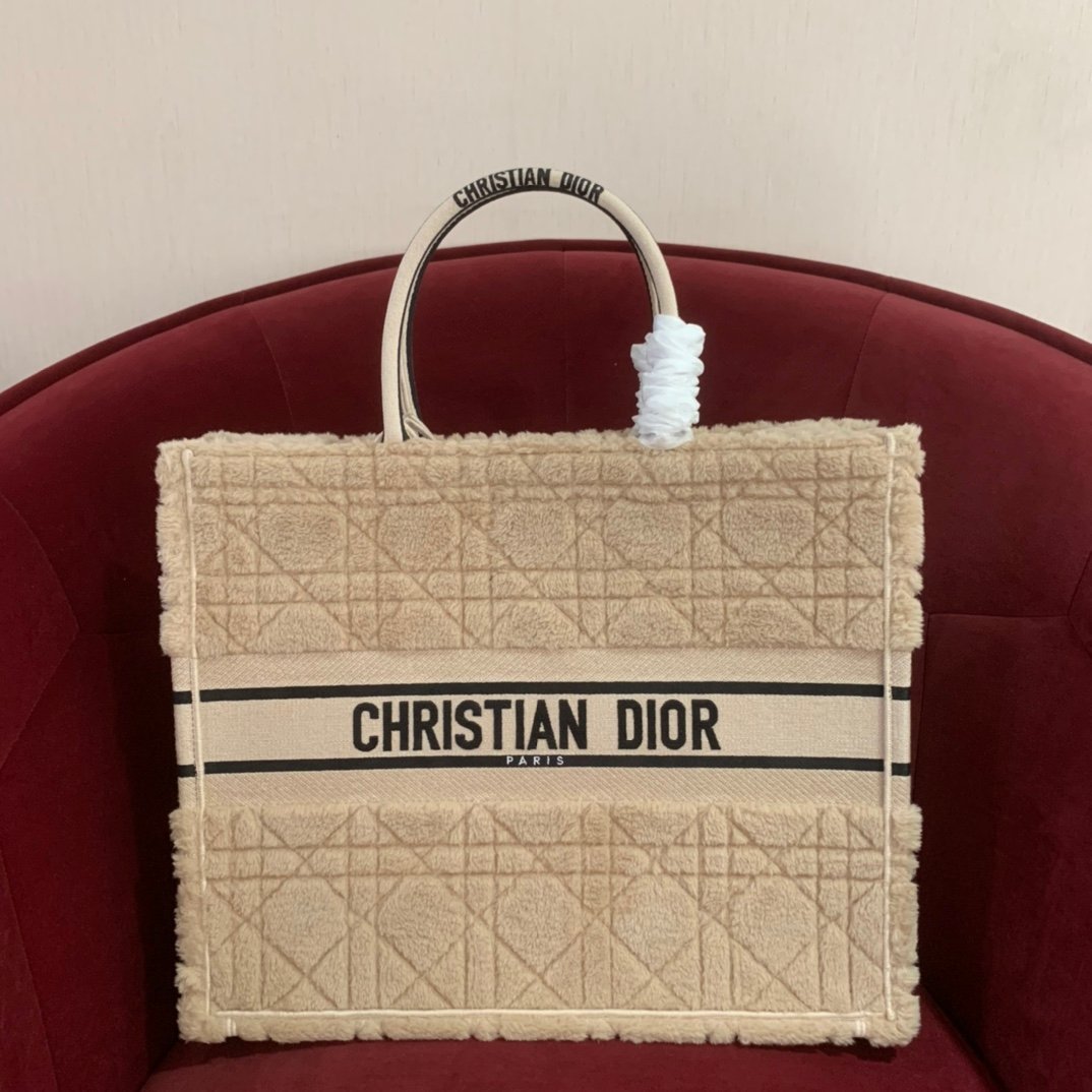 [DIOR/OC] 북토트백 라지 시어링