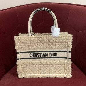 [DIOR/OC] 북토트백 스몰 시어링