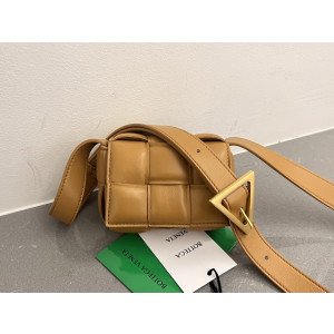 [BOTTEGA VENETA/JING] 미니 패딩 카세트백
