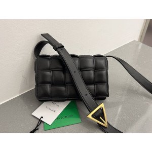 [BOTTEGA VENETA/JING] 스몰 패딩 패디드 카세트백