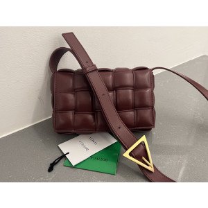 [BOTTEGA VENETA/JING] 스몰 패딩 패디드 카세트백